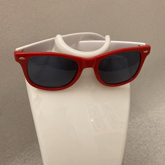 NWOT - Carnival Players Club Premier Cruises Tinted Plastic Sunglasses - Picture 2 of 13